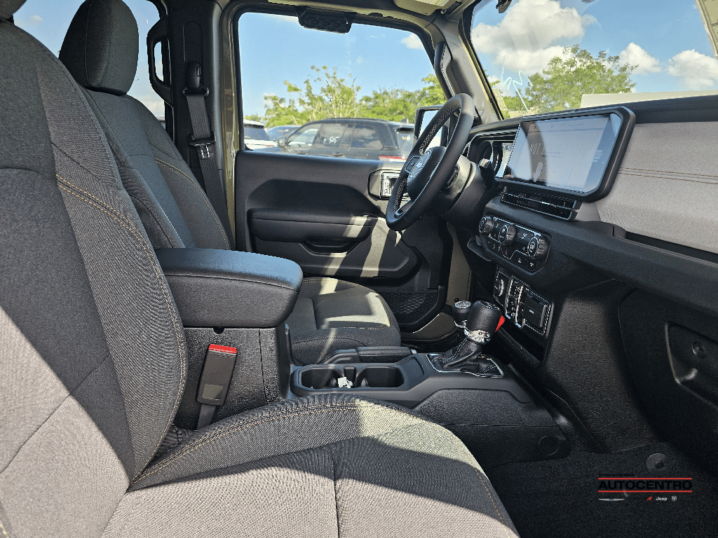 2025 Jeep Wrangler photo 4