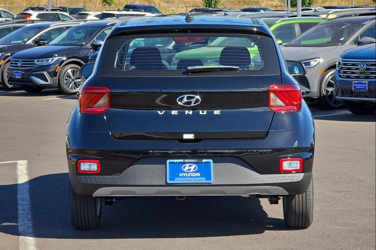 2025 Hyundai Venue SE photo 4