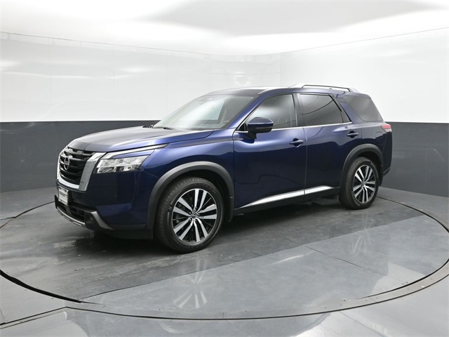 2023 Nissan Pathfinder Platinum's photo