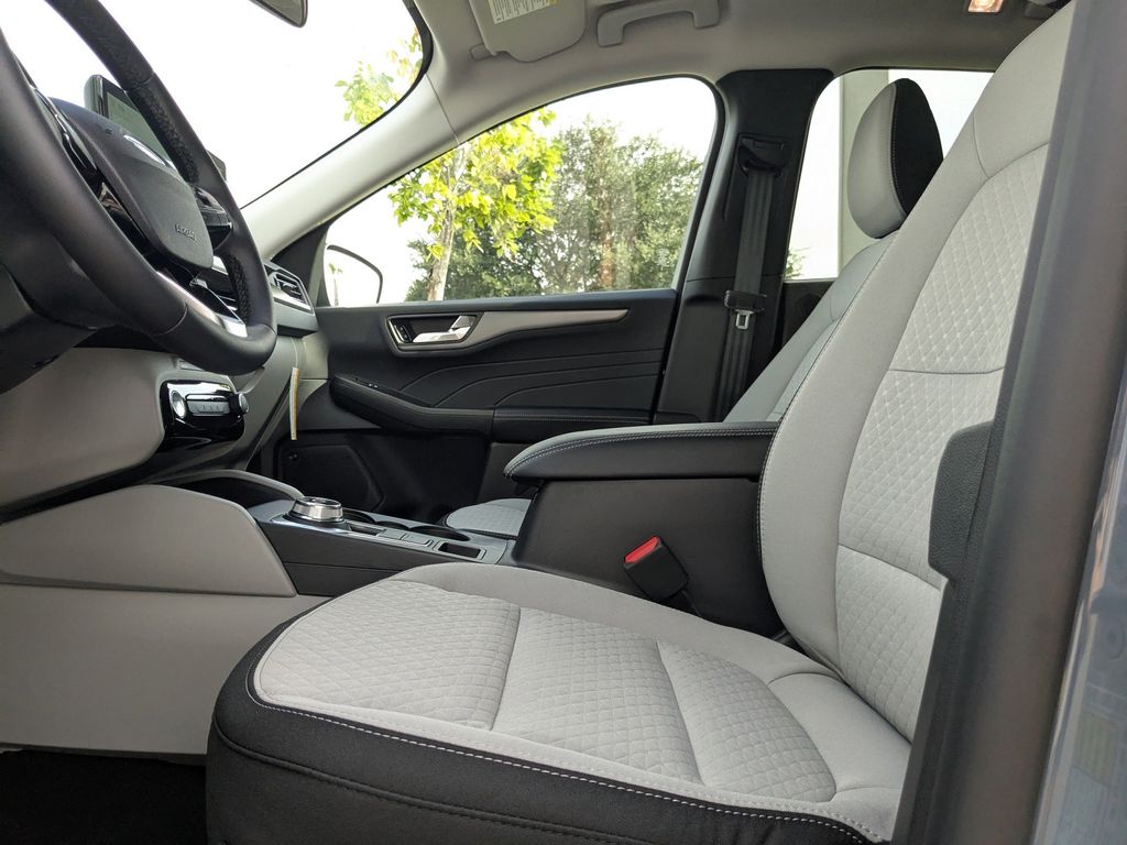 2025 Ford Escape Active photo 13