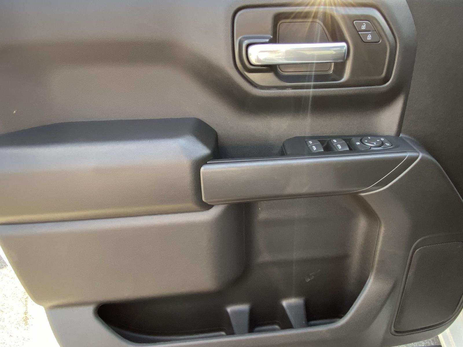 2025 Chevrolet Silverado 1500 Custom Trail Boss photo 3