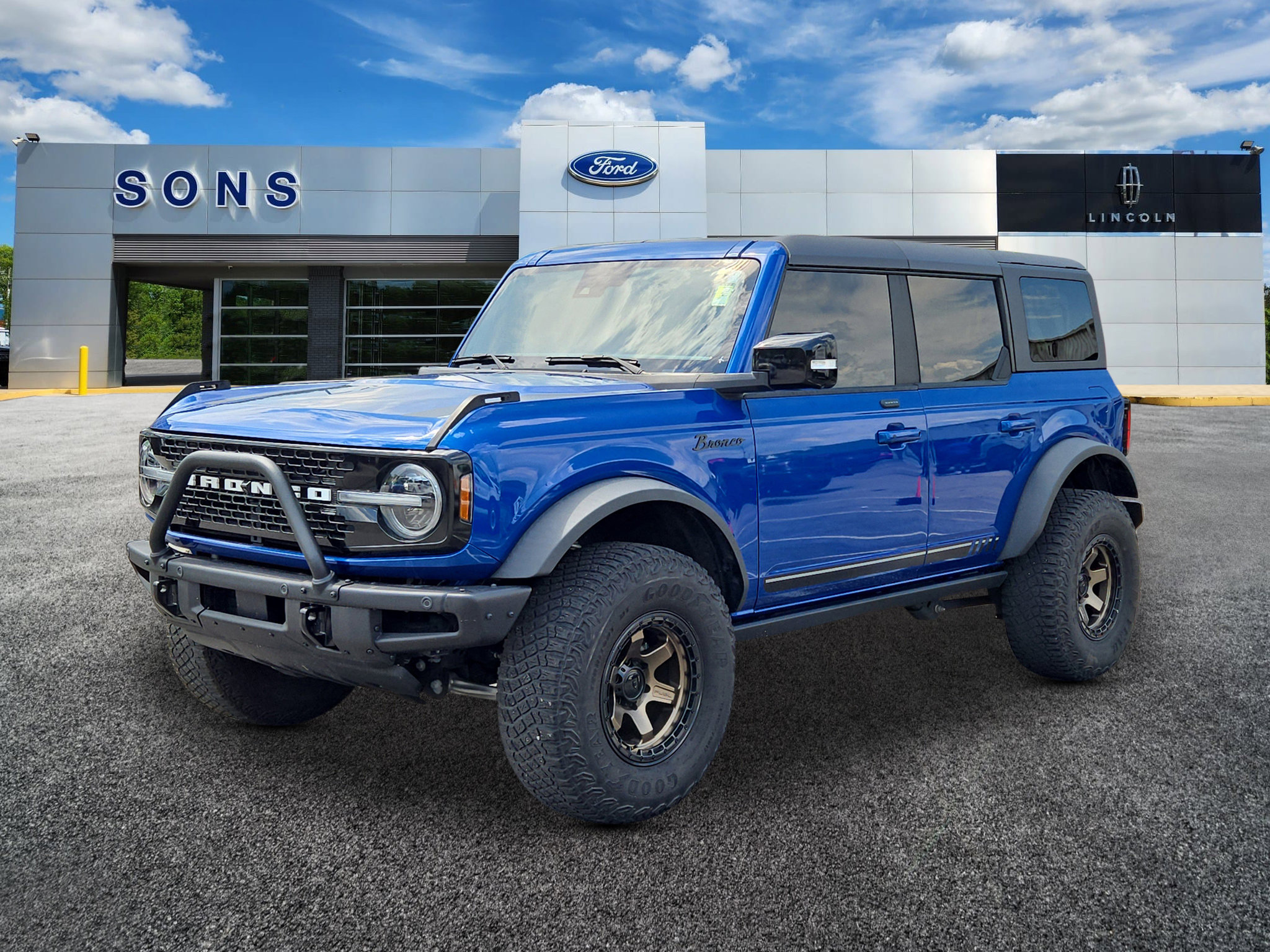 2021 Ford Bronco 4-Door First Edition's photo