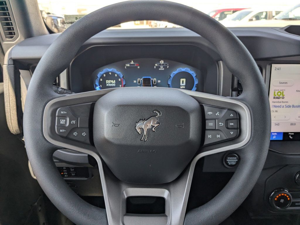 2025 Ford Bronco Base photo 23