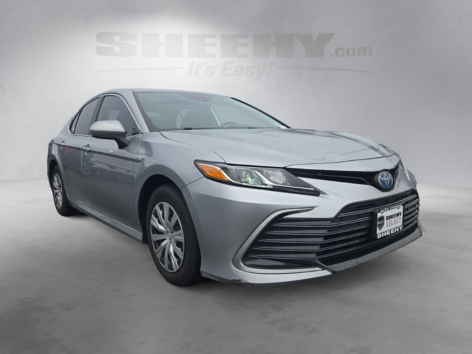 2021 Toyota Camry Hybrid LE photo 2