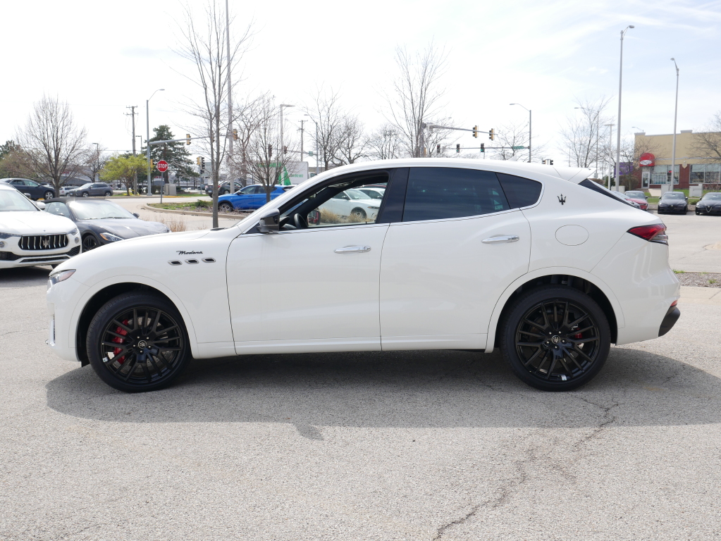 2024 Maserati Levante Modena photo 11
