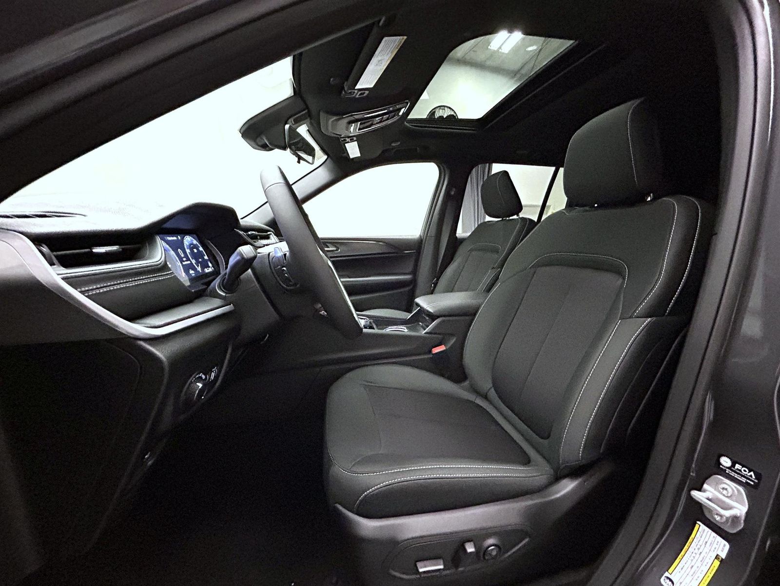2025 Jeep Grand Cherokee Laredo X photo 8