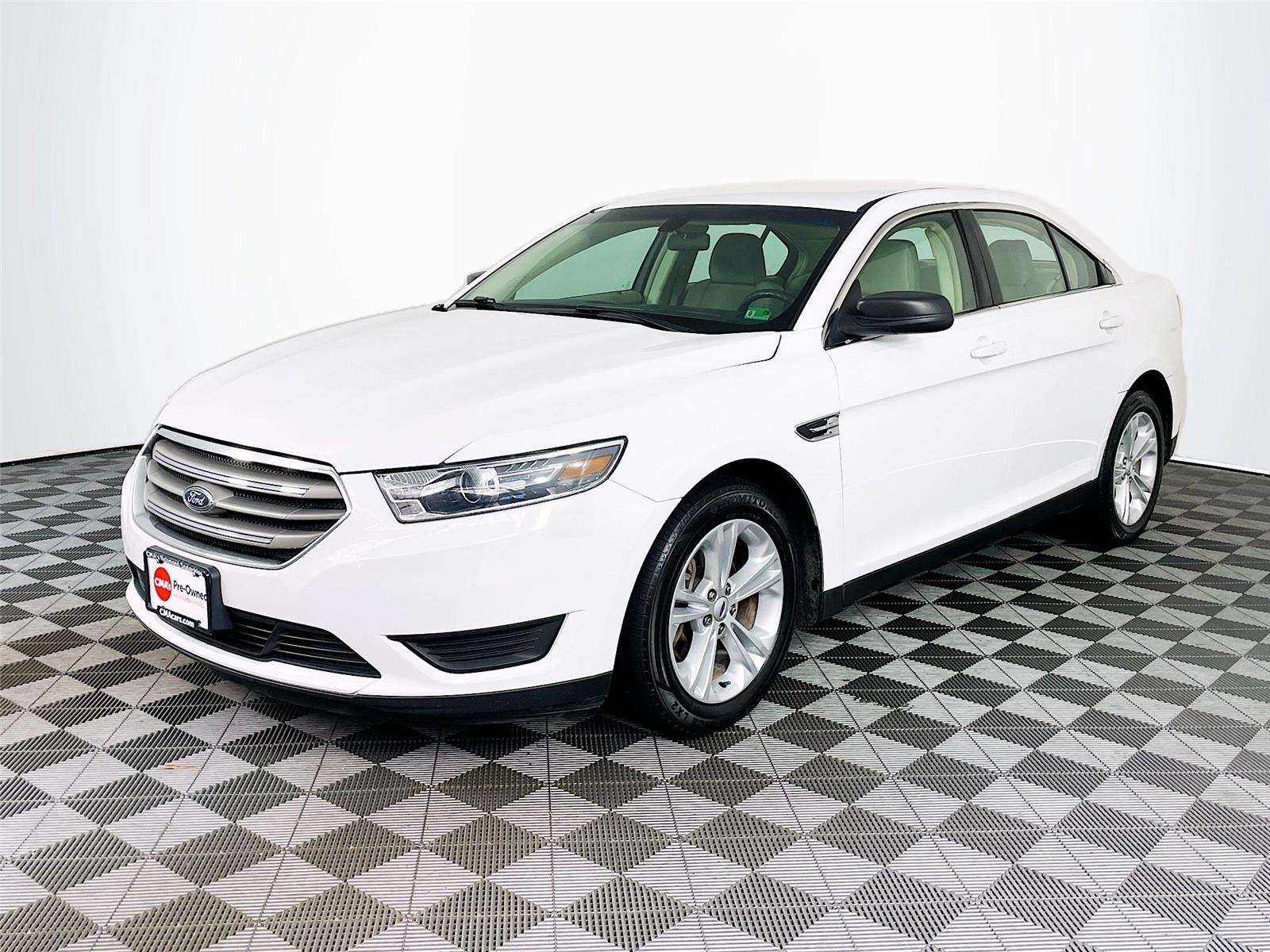 2017 Ford Taurus SE photo 3