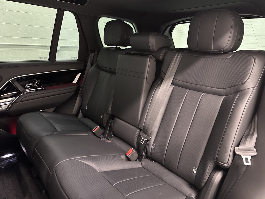 2023 Land Rover Range Rover SE photo 15
