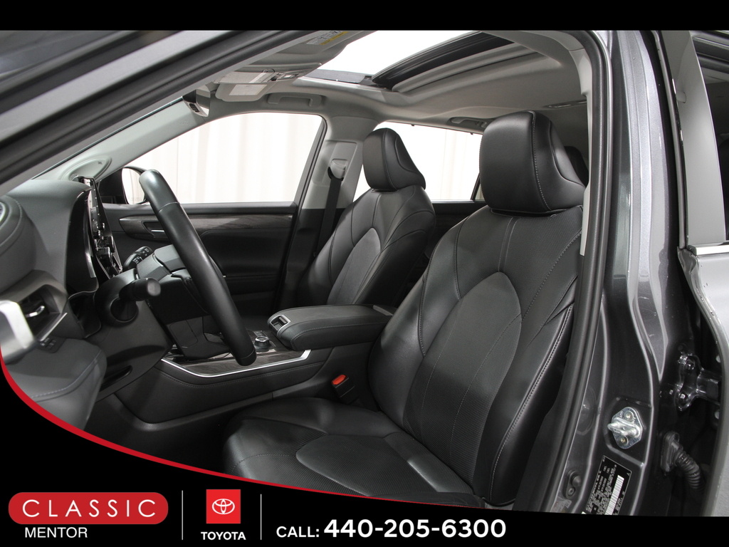 2021 Toyota Highlander Limited photo 3