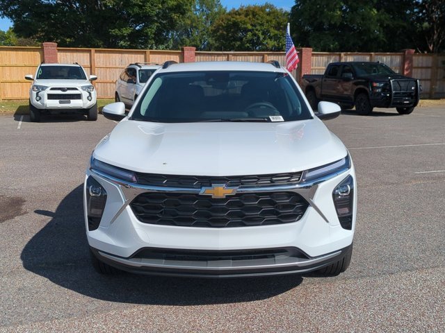 2025 Chevrolet Trax LT photo 3