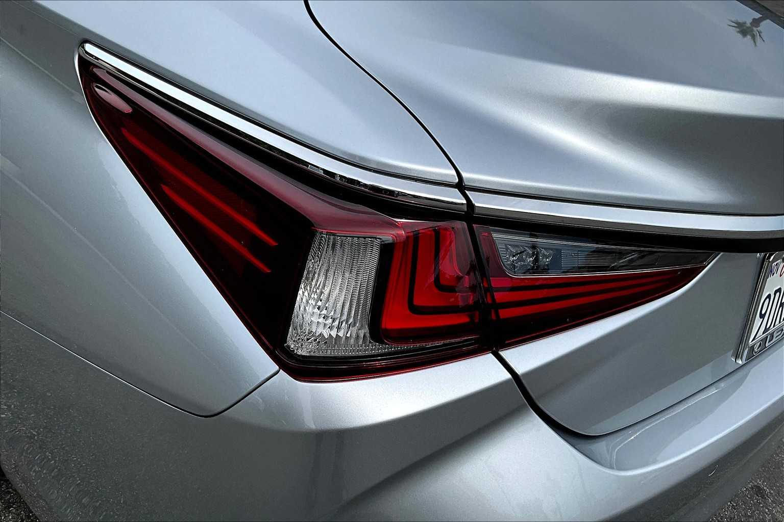 2023 Lexus ES 350 photo 26