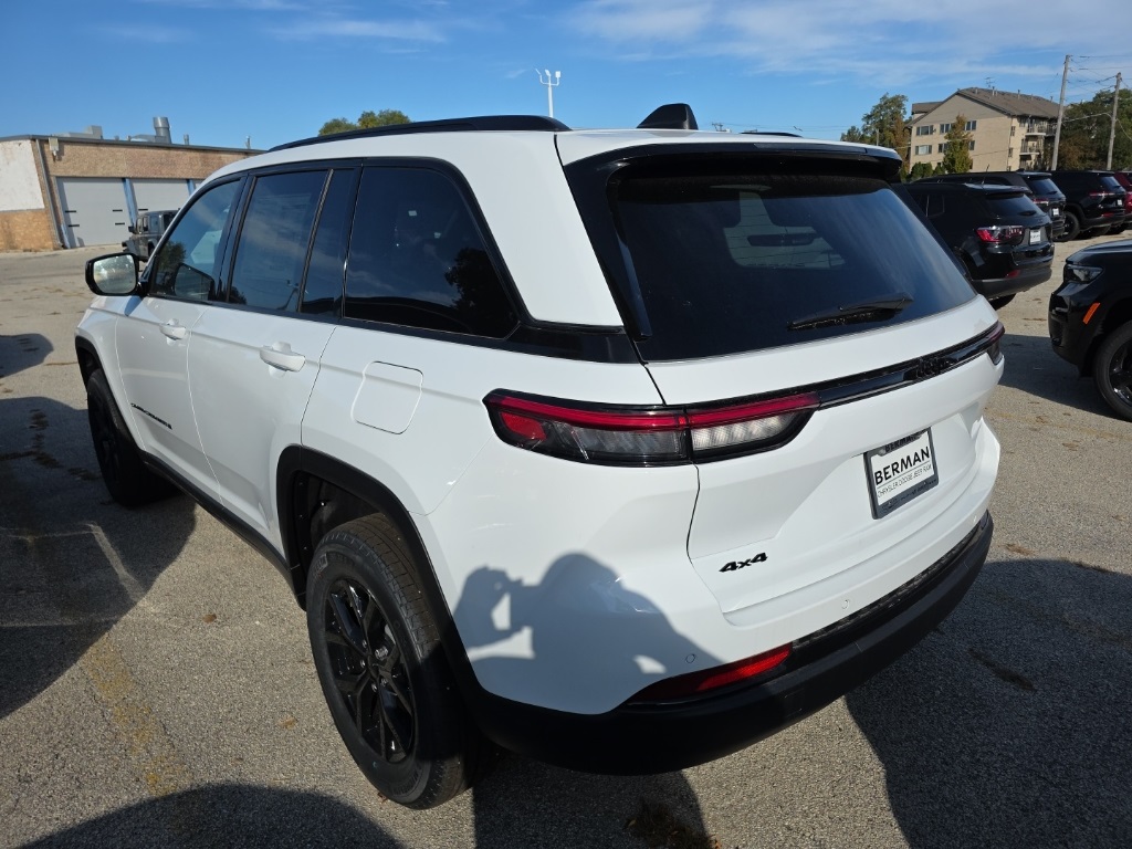 2025 Jeep Grand Cherokee Altitude photo 4