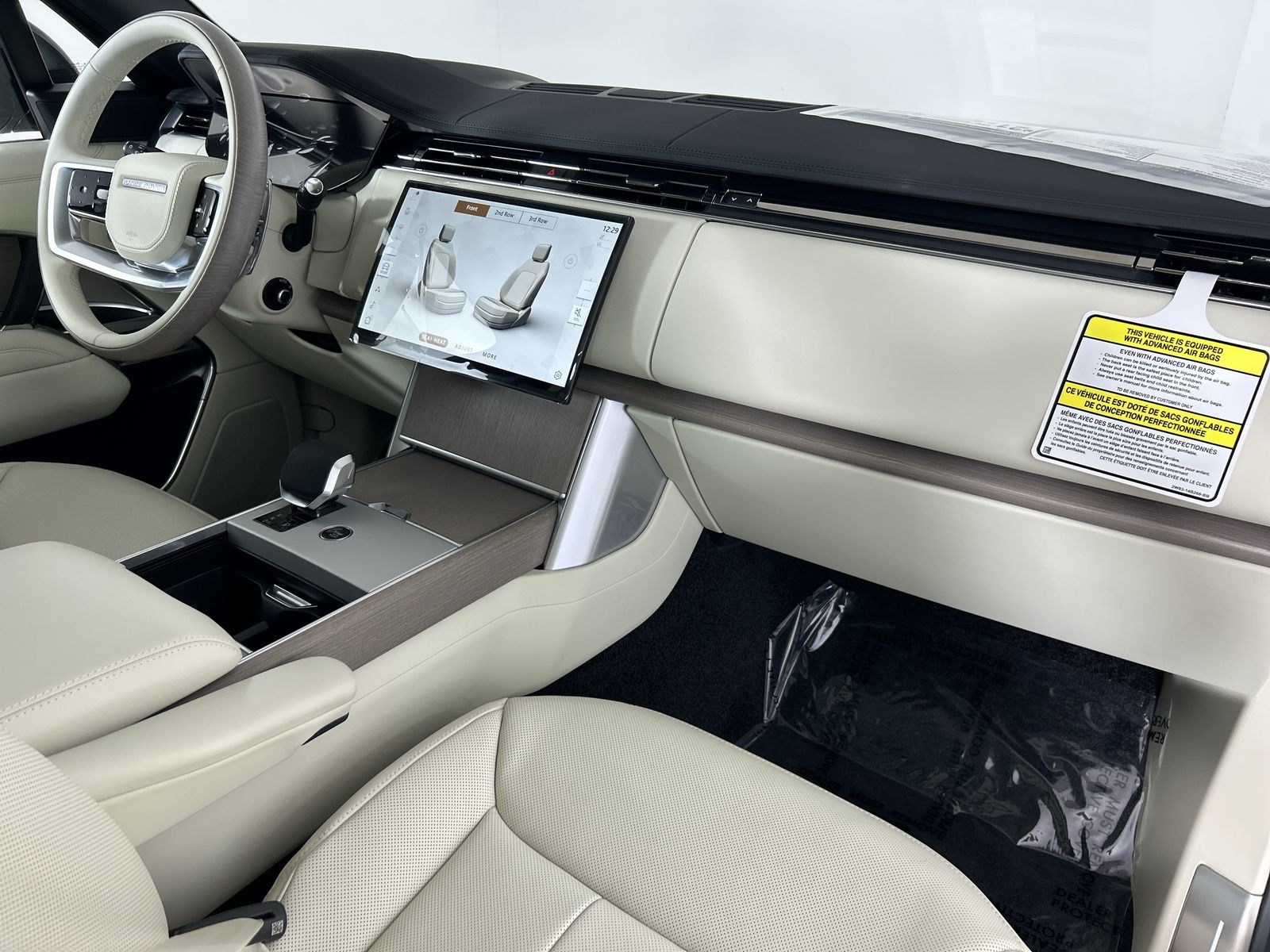 2025 Land Rover Range Rover SE photo 30