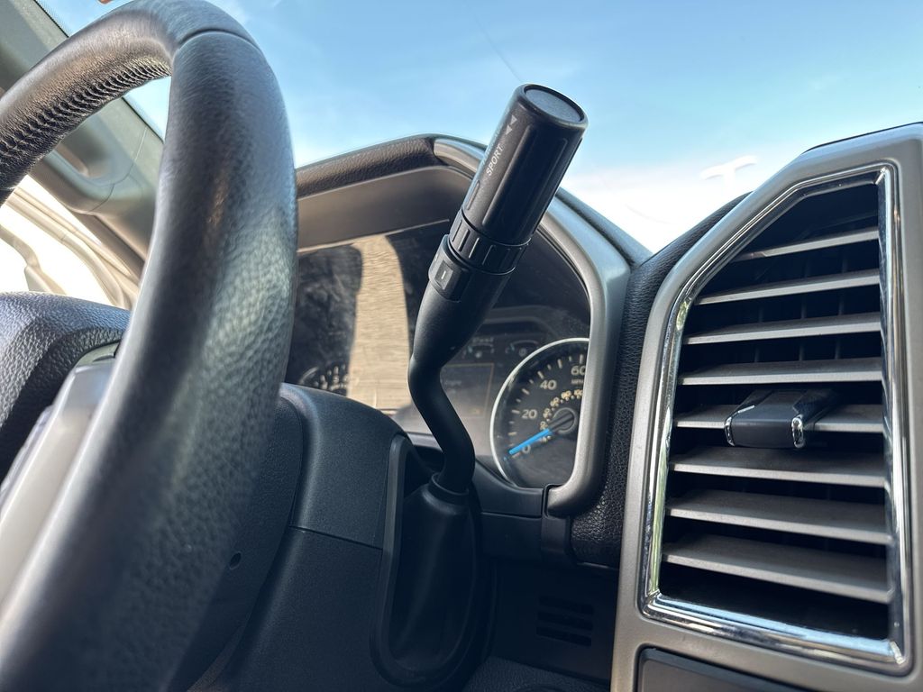 2016 Ford F-150 Lariat photo 21
