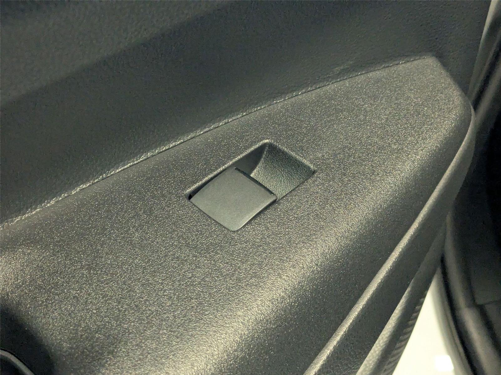 2025 Toyota Corolla LE photo 22