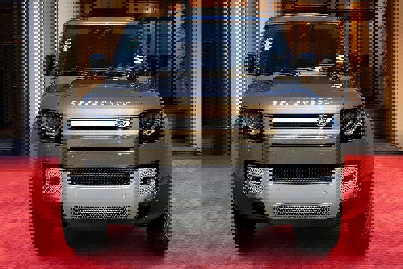 2025 Land Rover Defender 130 S photo 2