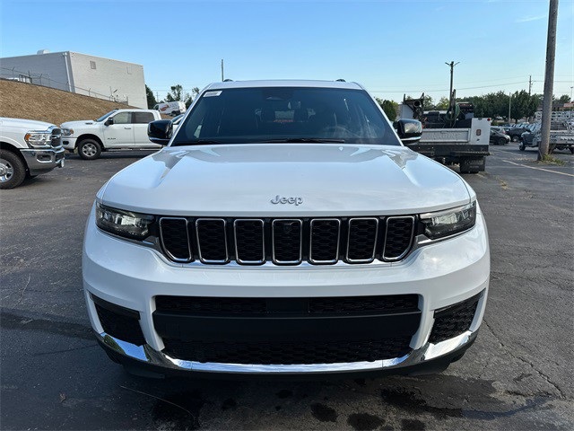 2025 Jeep Grand Cherokee Limited photo 2