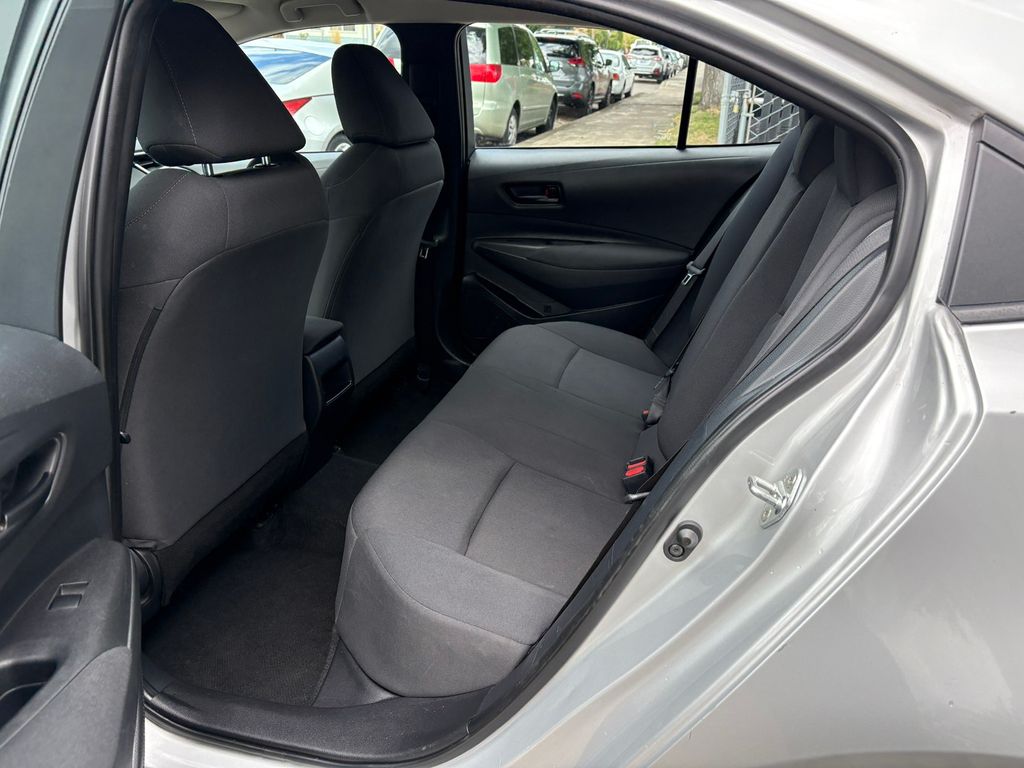 2022 Toyota Corolla LE photo 26