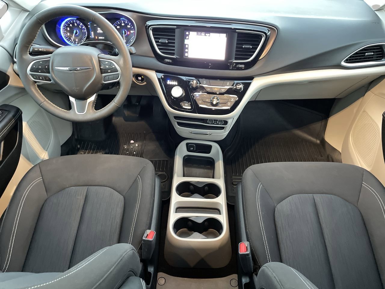 2024 Chrysler Voyager LX photo 11