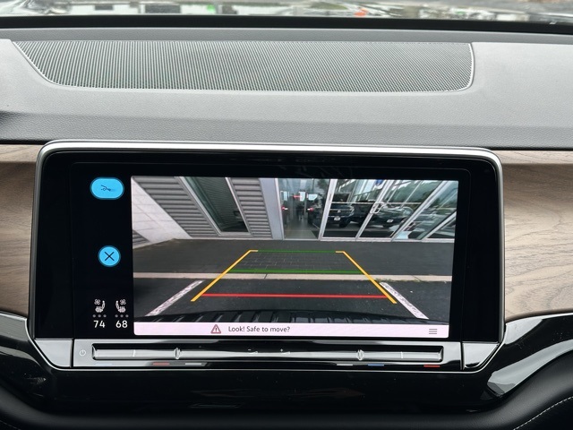 2026 Volkswagen Atlas SE photo 2