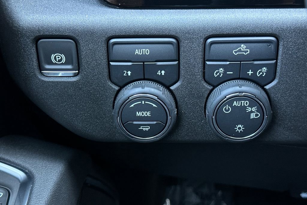 2025 Chevrolet Silverado 1500 LT photo 28