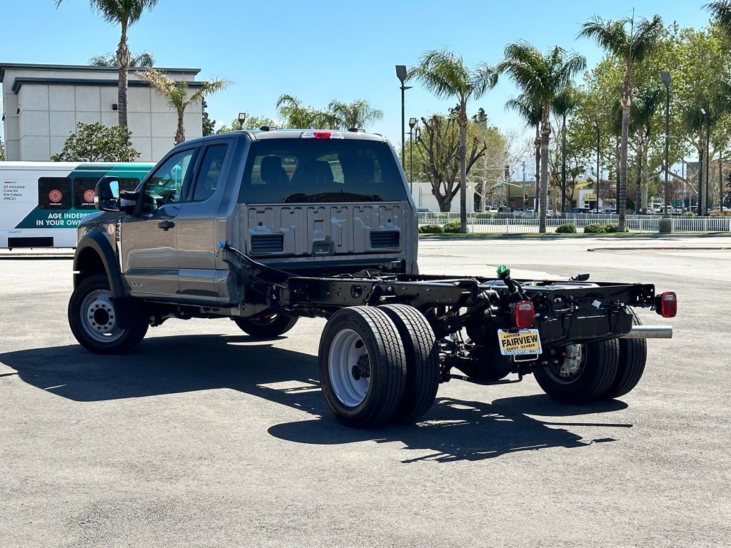 2025 Ford F-550 XLT photo 4