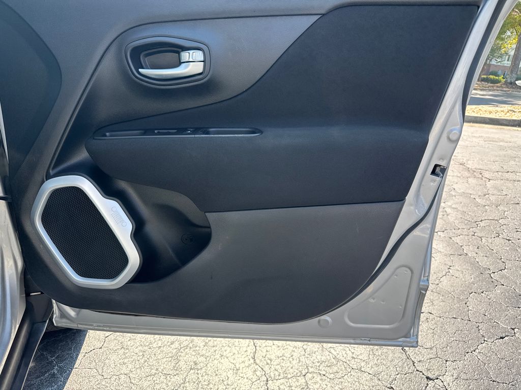 2019 Jeep Renegade Latitude photo 13