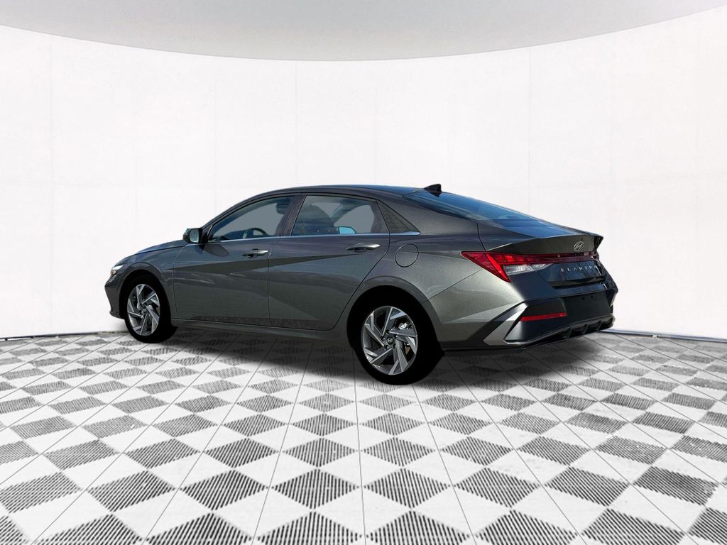 2025 Hyundai Elantra SEL Convenience photo 3