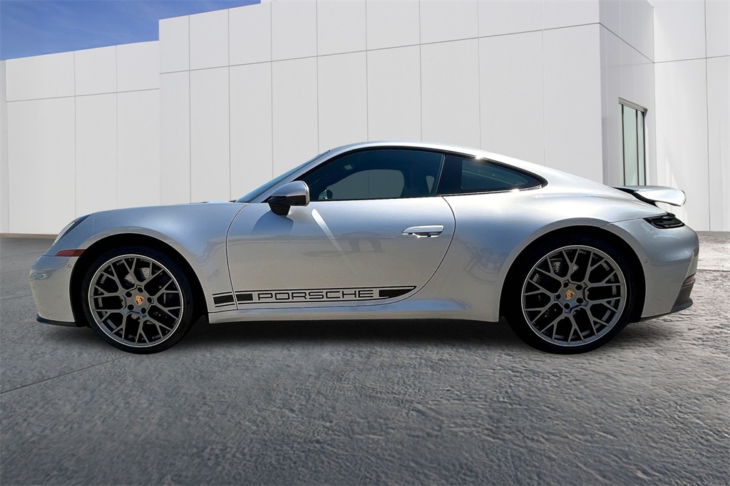 2025 Porsche 911 photo 2