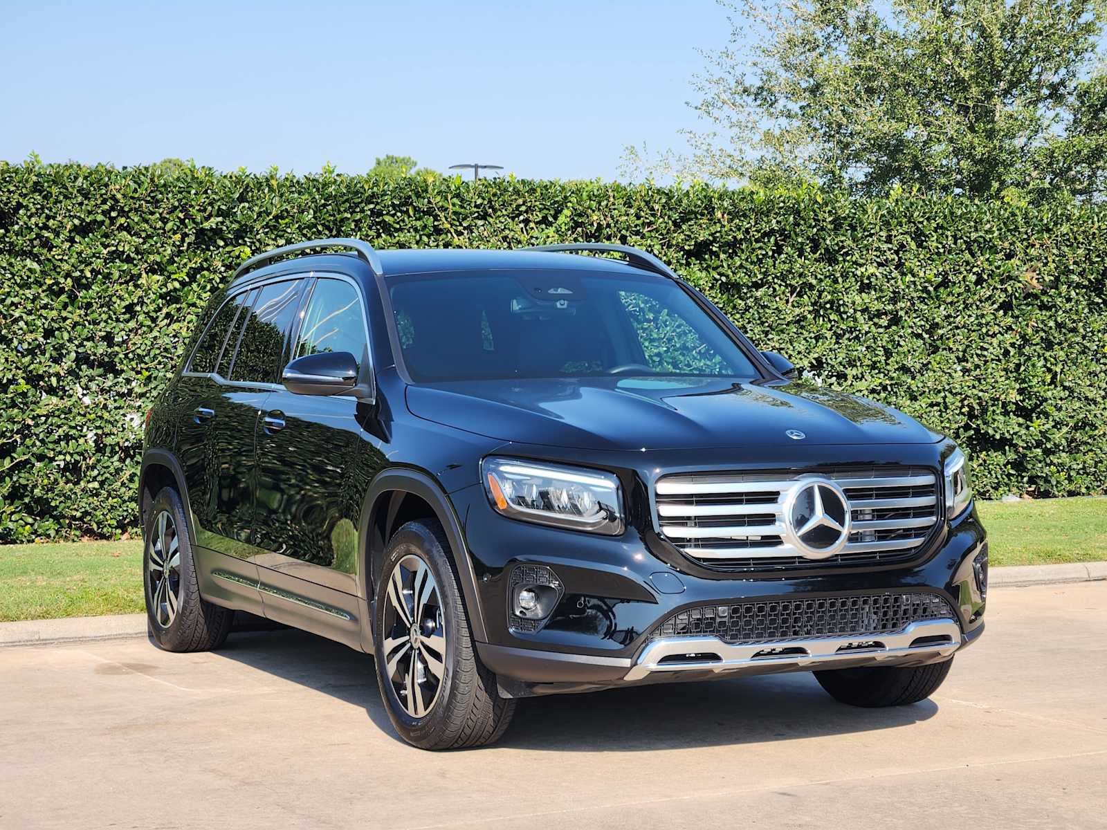 2025 Mercedes Benz GLB 250 photo 3