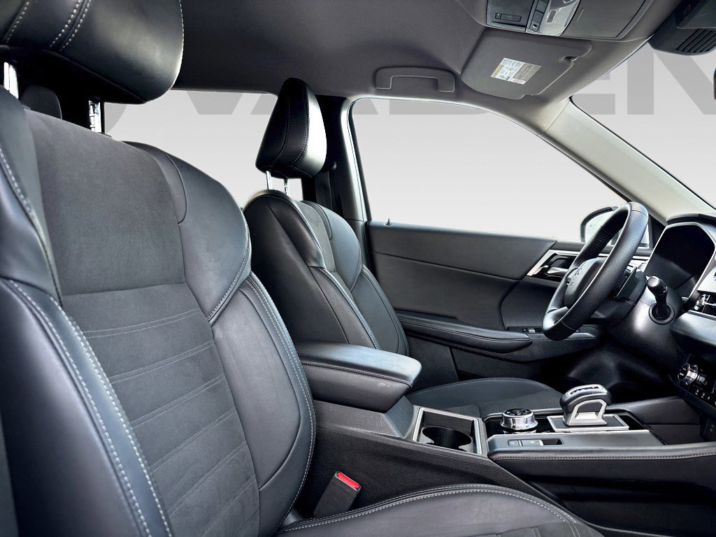 2024 Mitsubishi Outlander SE photo 7