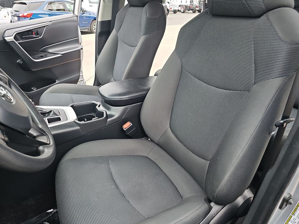 2024 Toyota RAV4 LE photo 11