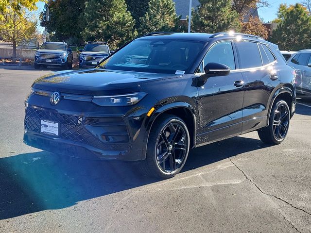 2025 Volkswagen Tiguan SE R-LINE BLACK's photo