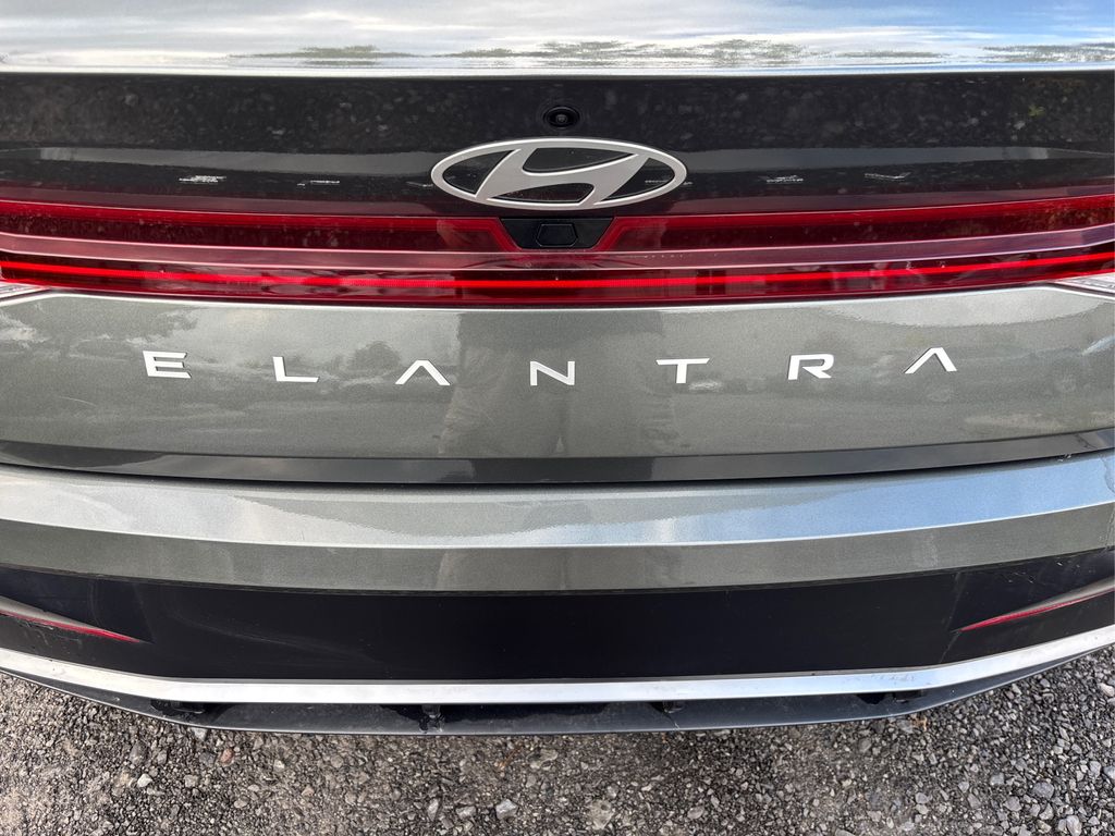2024 Hyundai Elantra SEL Convenience photo 14