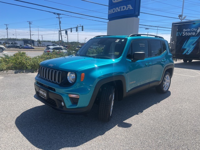 2022 Jeep Renegade Latitude photo 3