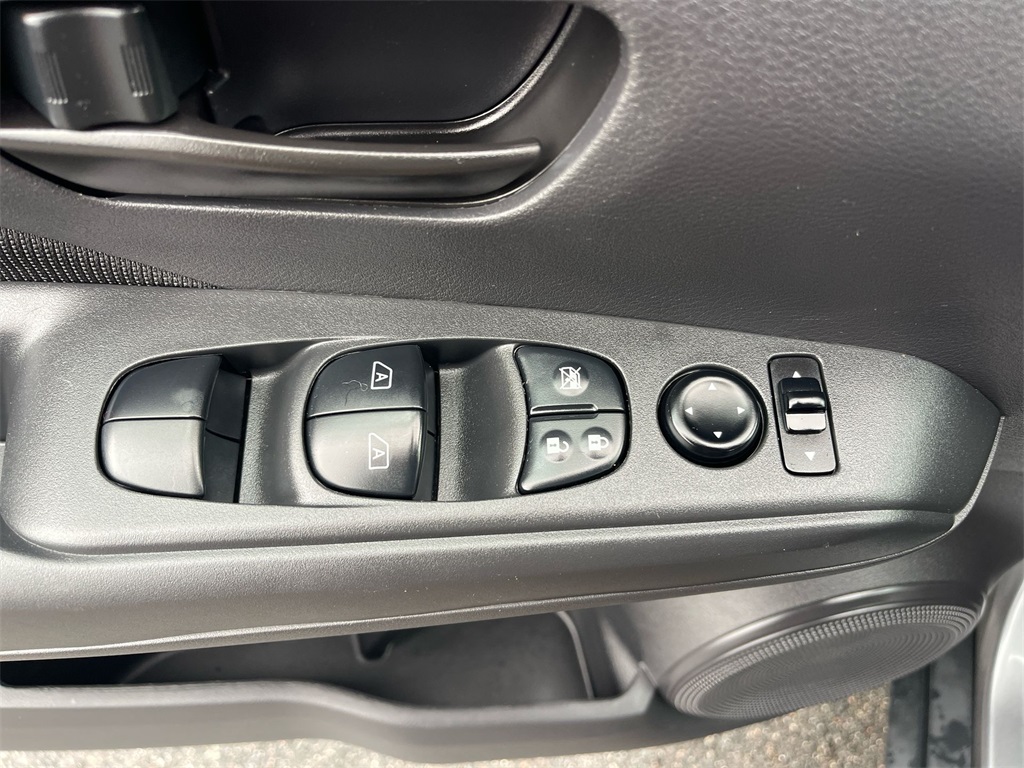 2021 Nissan Kicks S photo 23