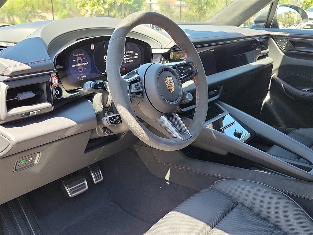 2025 Porsche Macan Electric photo 4