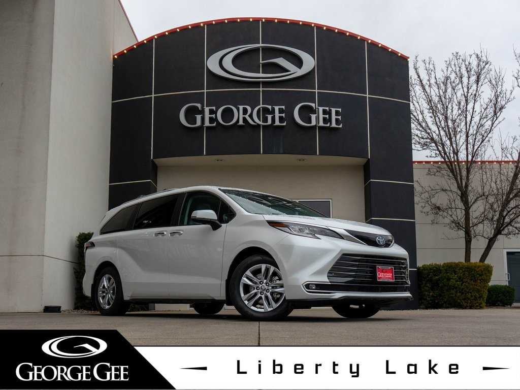 2024 Toyota Sienna Limited's photo