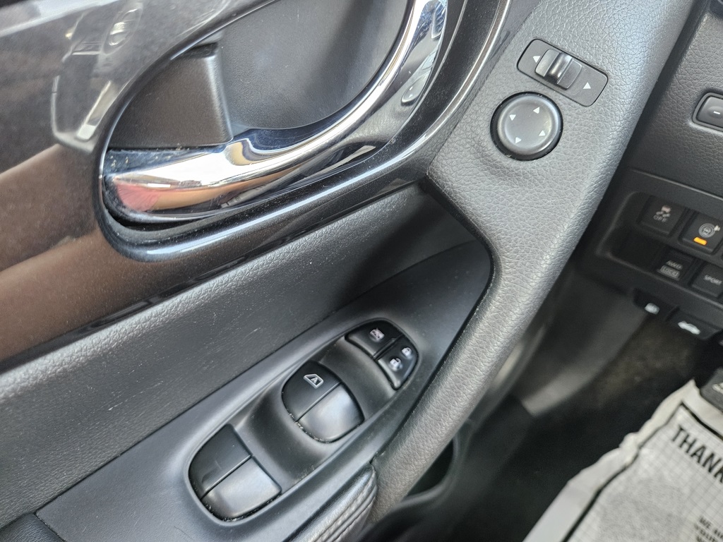 2017 Nissan Rogue SV photo 19