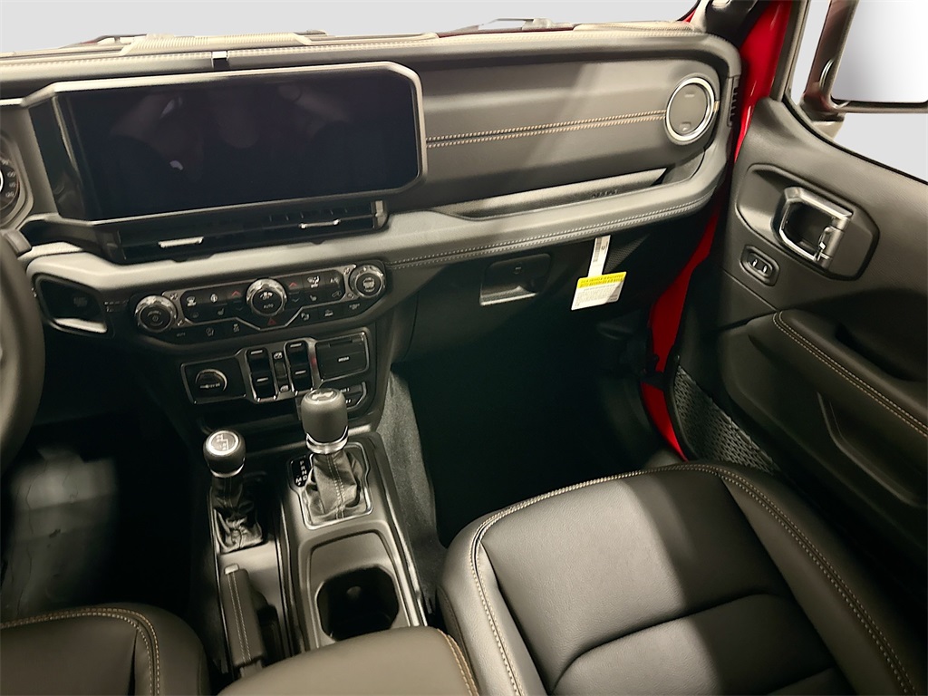 2025 Jeep Wrangler Sahara photo 8