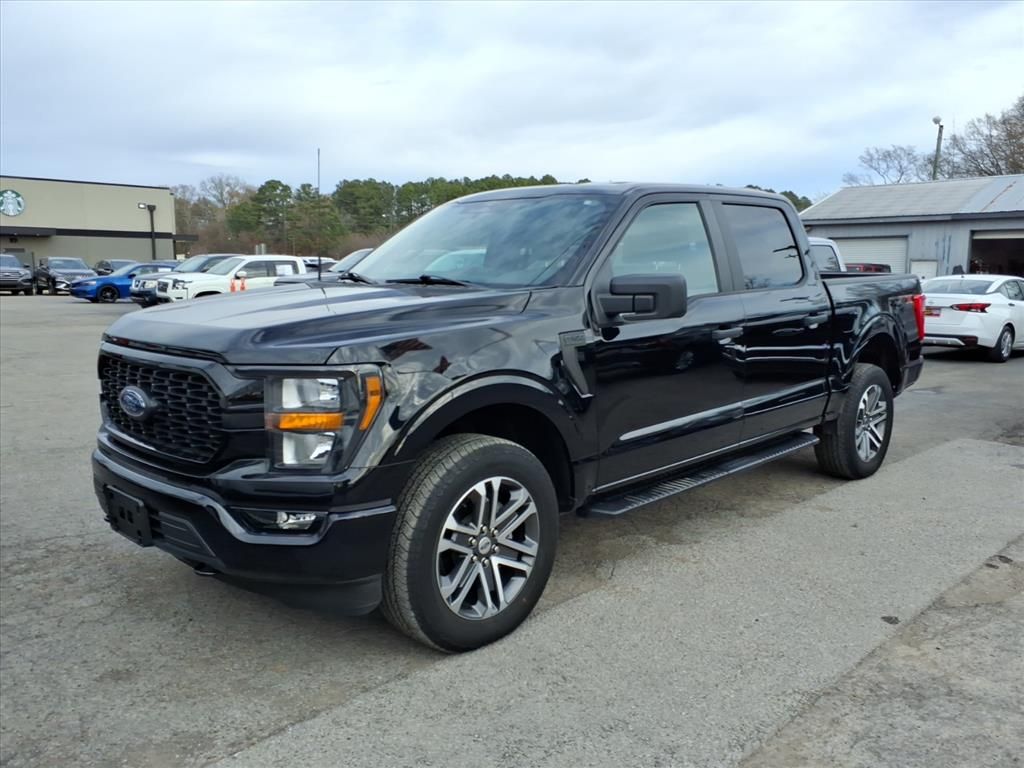 2023 Ford F-150 XL's photo