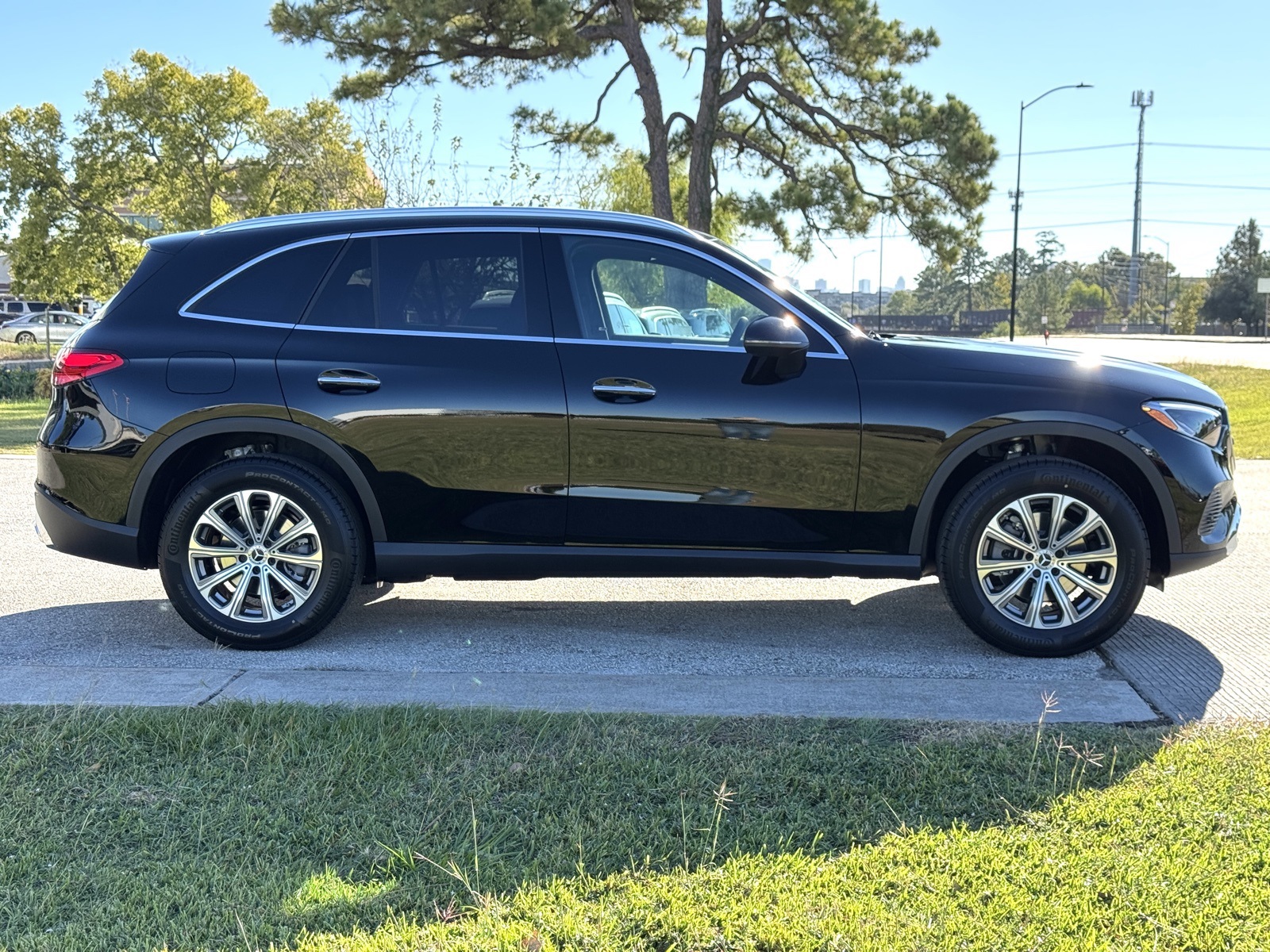 2026 Mercedes Benz GLC 300 photo 2