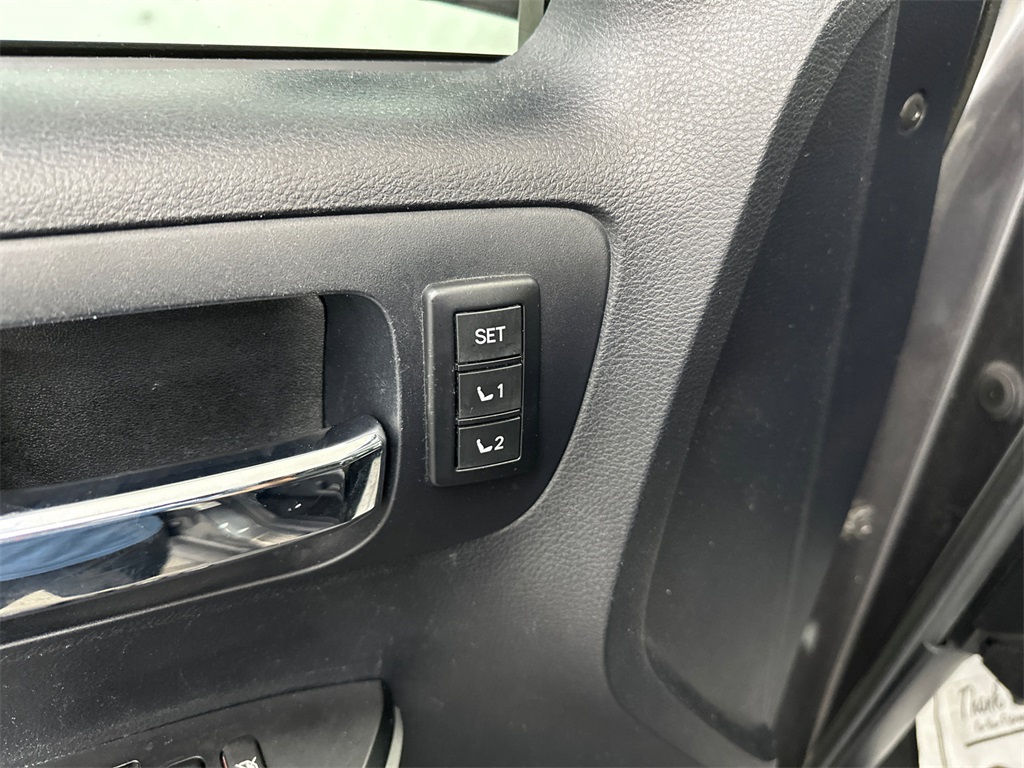2014 Toyota Tundra Platinum CrewMax photo 12