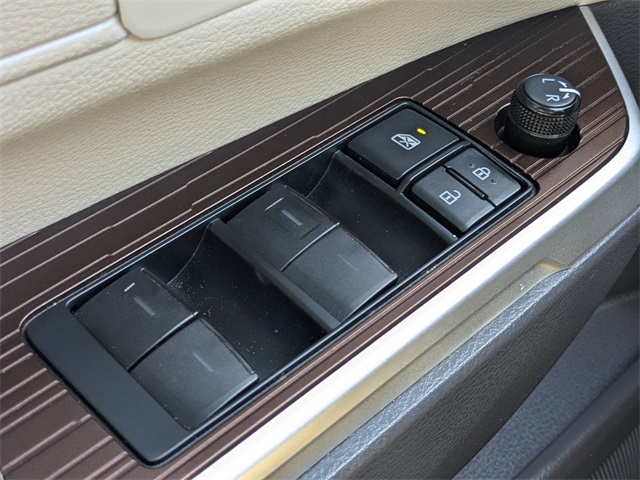 2022 Toyota Sienna XLE photo 19