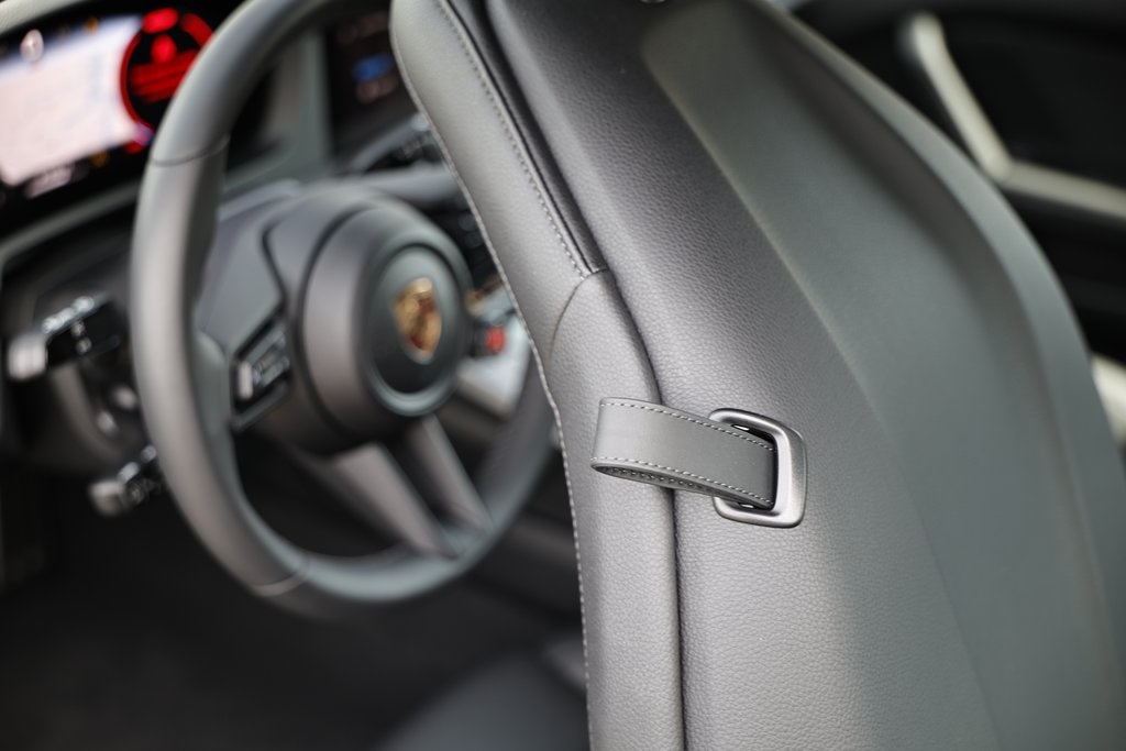 2025 Porsche 911 photo 28