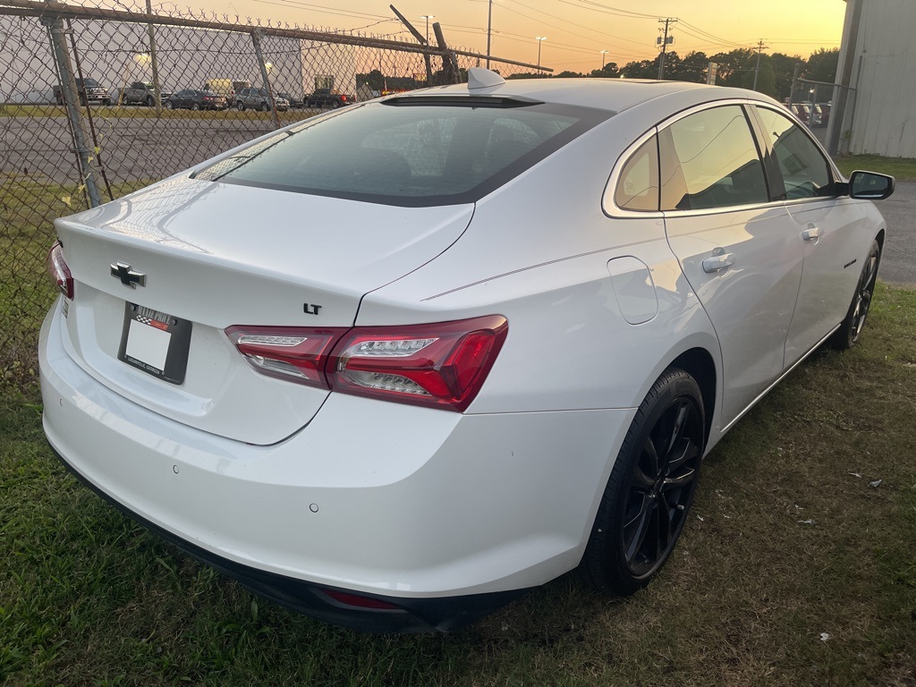 2024 Chevrolet Malibu 1LT photo 2