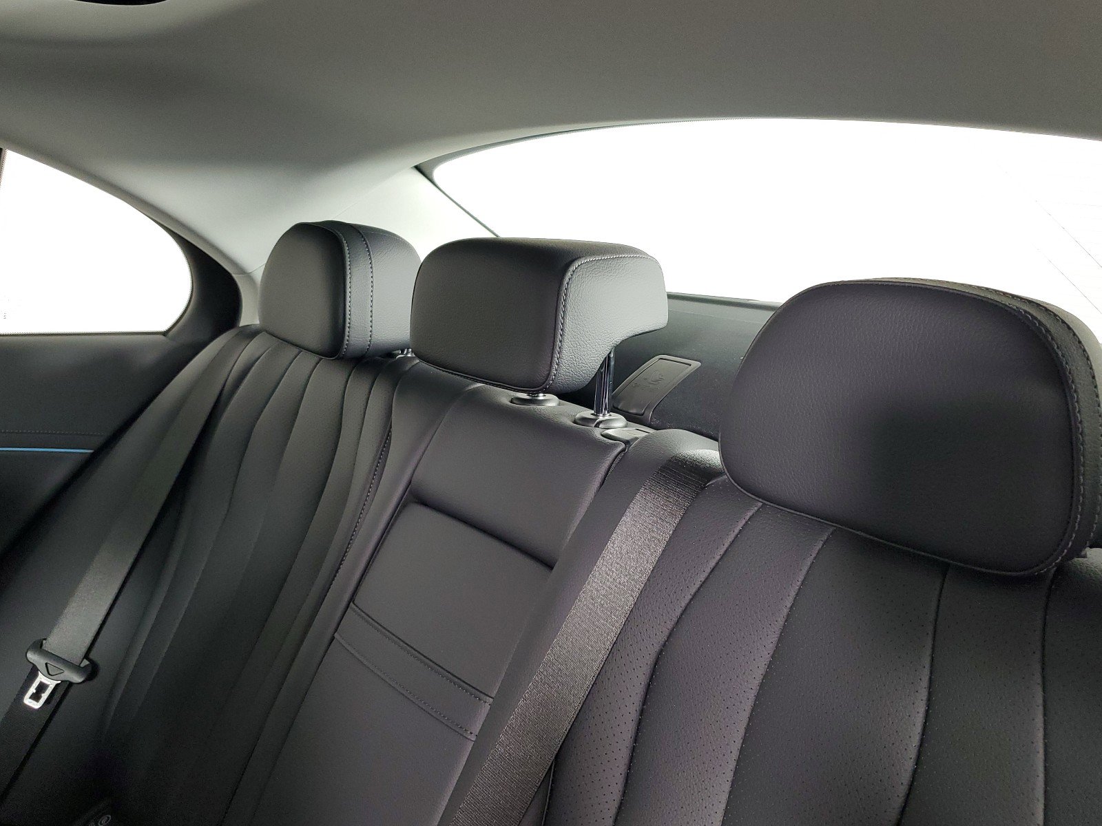 2025 Mercedes Benz E 450 4MATIC photo 12