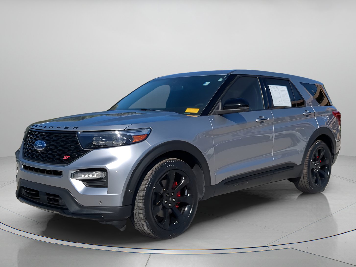 2022 Ford Explorer ST's photo