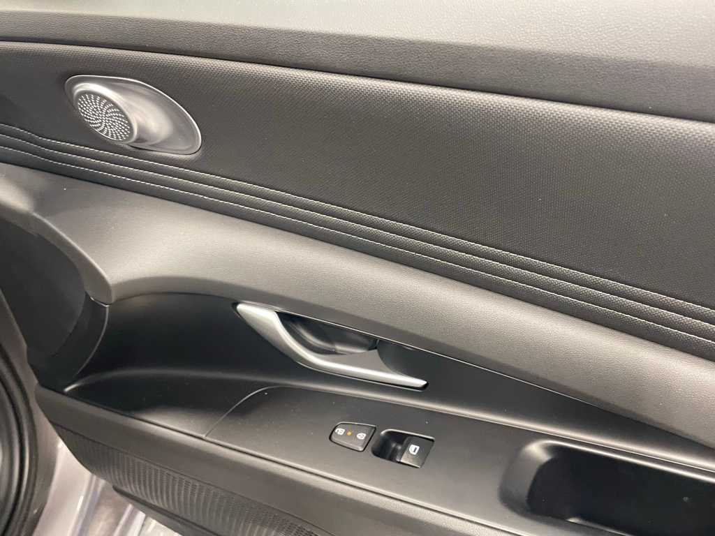 2024 Hyundai Elantra SEL Convenience photo 38