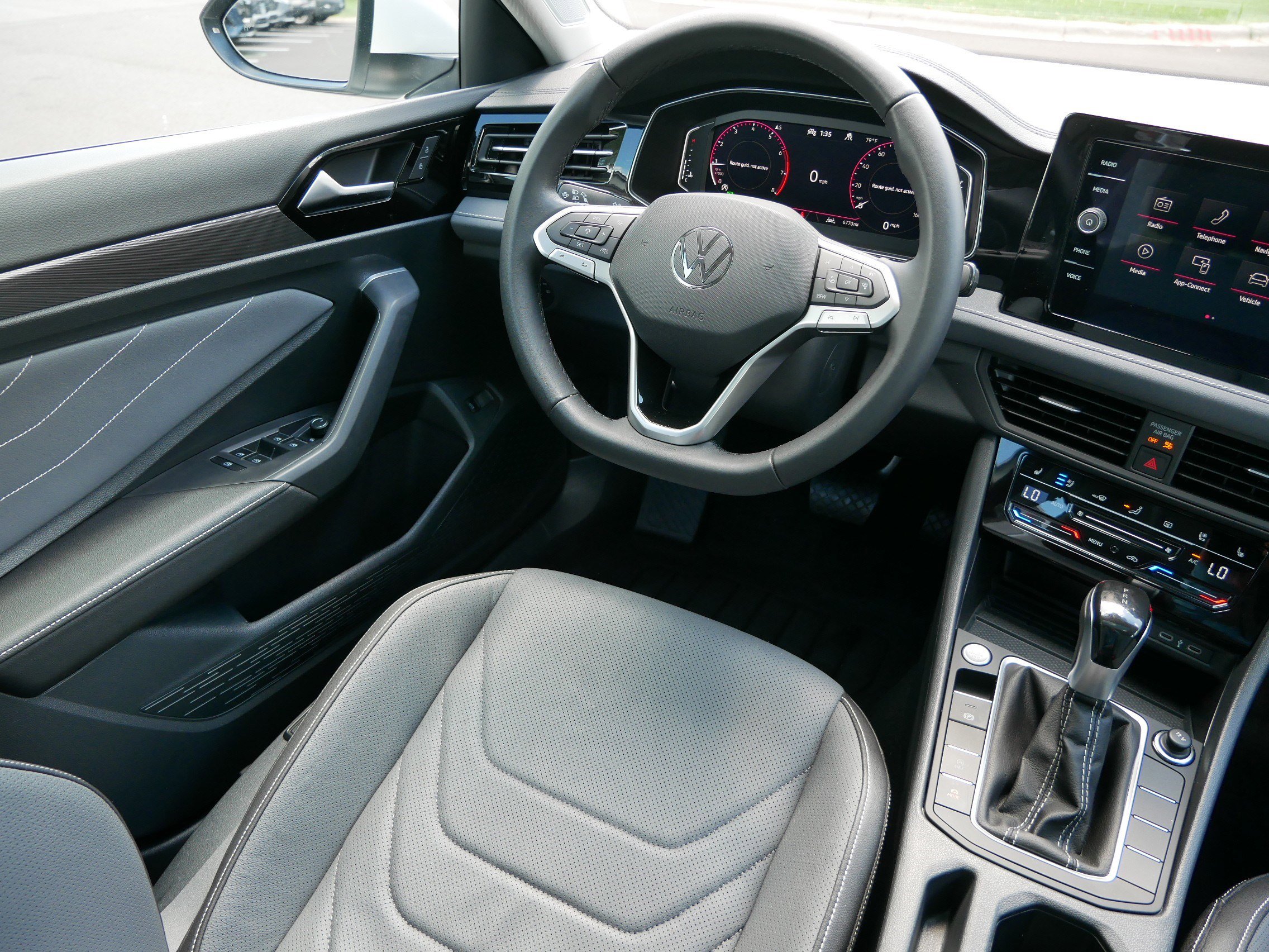 2025 Volkswagen Jetta SEL photo 9